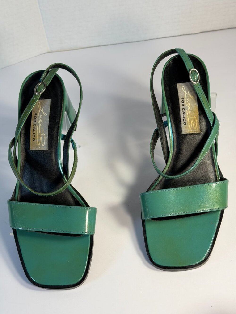 WOMENS SIZE 6M GREEN SANDALS